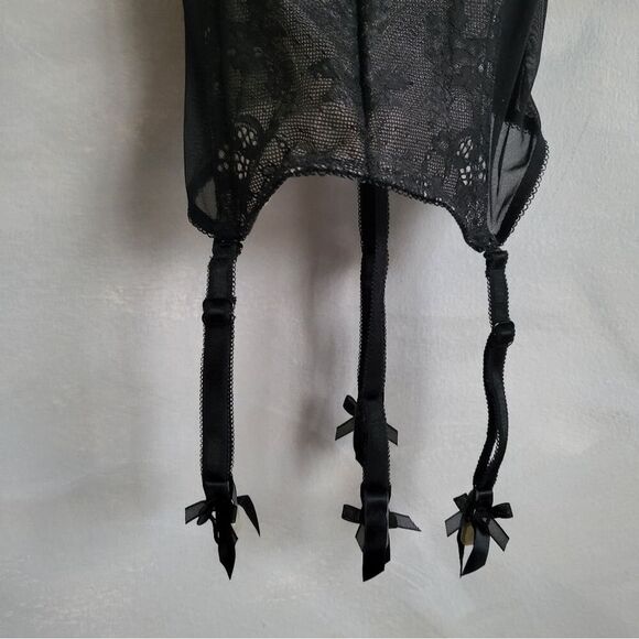 Victoria's Secret Lace & Sheer Corset with Garder Straps Size 32D EUC - Picture 5 of 9